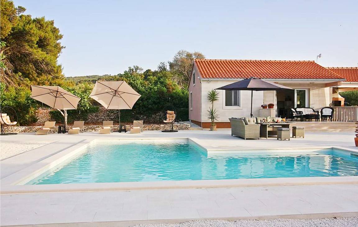 Ferienhaus mit Terrasse, privatem Pool und Grill | Bergblick