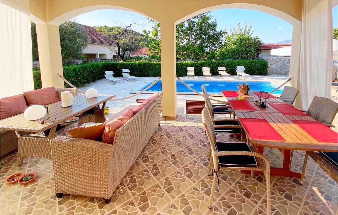 Ferienhaus mit Grill, Terrasse und privatem Pool 6 Gäste ∙ 3 Schlafzimmer Montenegro