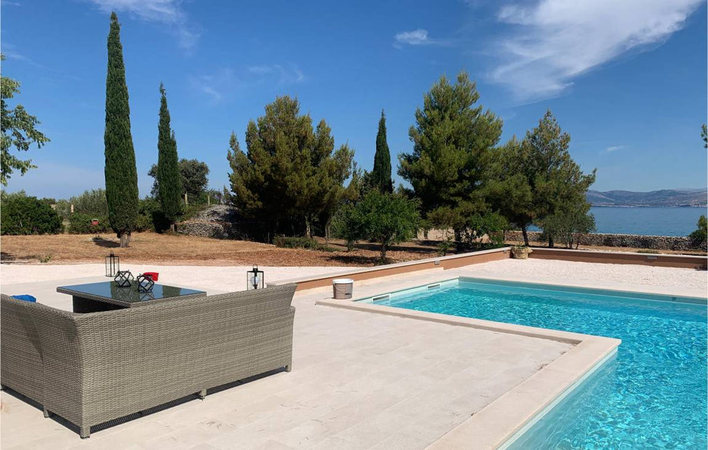 Ferienhaus mit Terrasse, privatem Pool und Grill | Bergblick