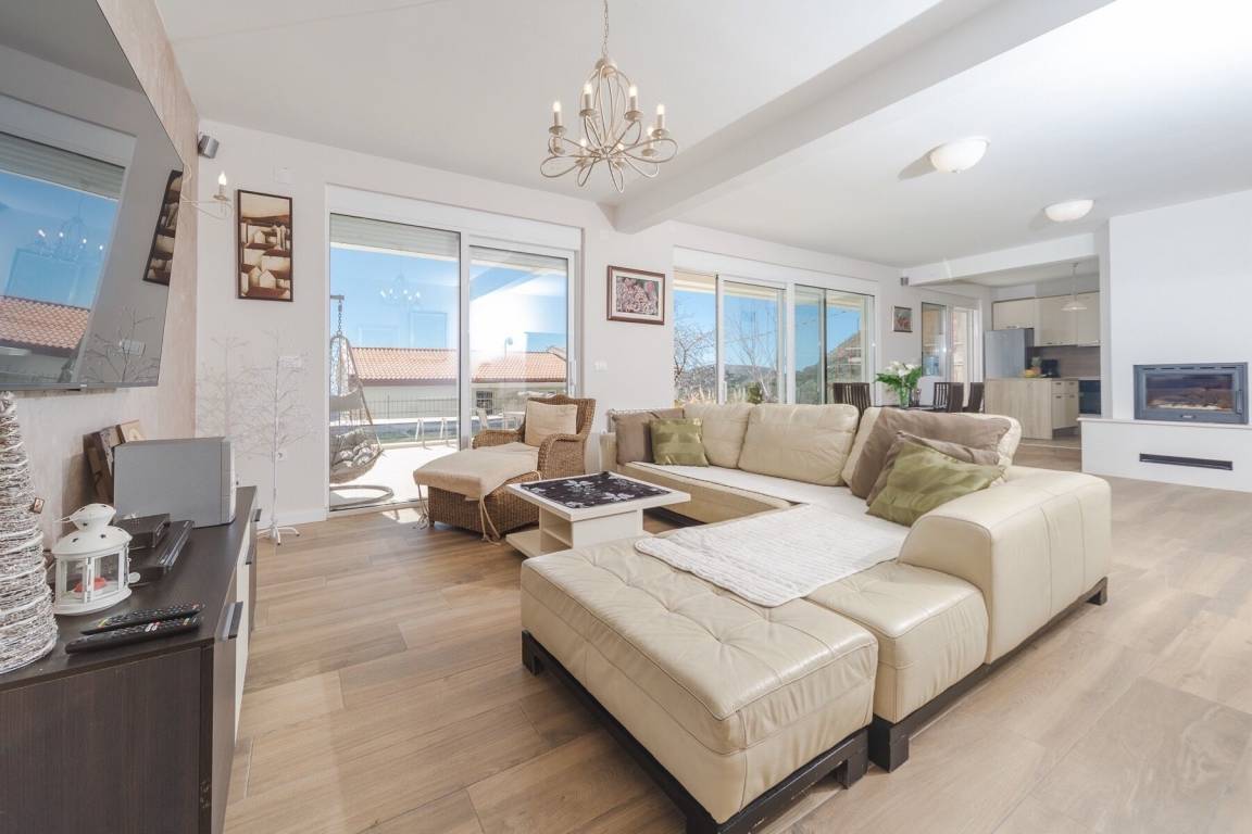 Ferienhaus mit Grill, privatem  6 Gäste ∙ 3 Schlafzimmer Budva montenegro