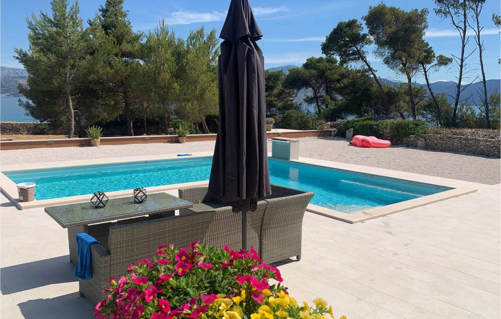 Ferienhaus mit Terrasse, privatem Pool und Grill | Bergblick