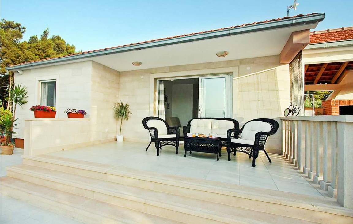 Ferienhaus mit Terrasse, privatem Pool und Grill | Bergblick