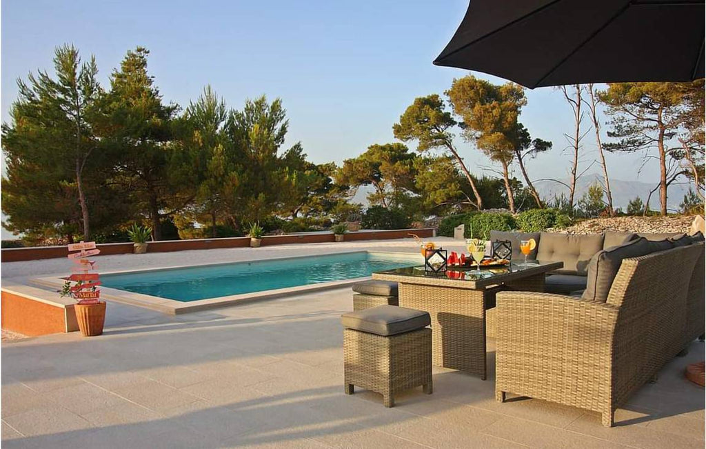 Ferienhaus mit Terrasse, privatem Pool und Grill | Bergblick