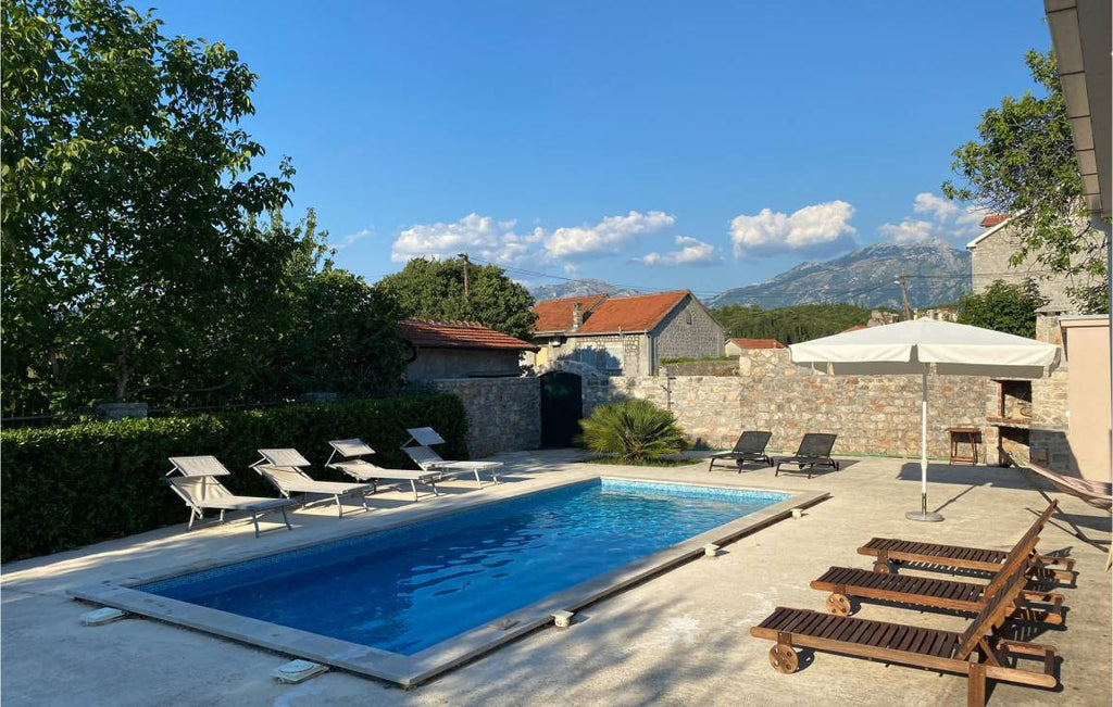 Ferienhaus mit Grill, Terrasse und privatem Pool 6 Gäste ∙ 3 Schlafzimmer Montenegro