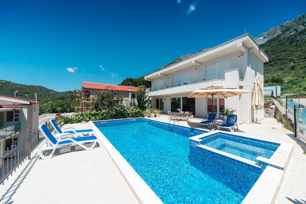 Ferienhaus mit Grill, privatem  6 Gäste ∙ 3 Schlafzimmer Budva montenegro
