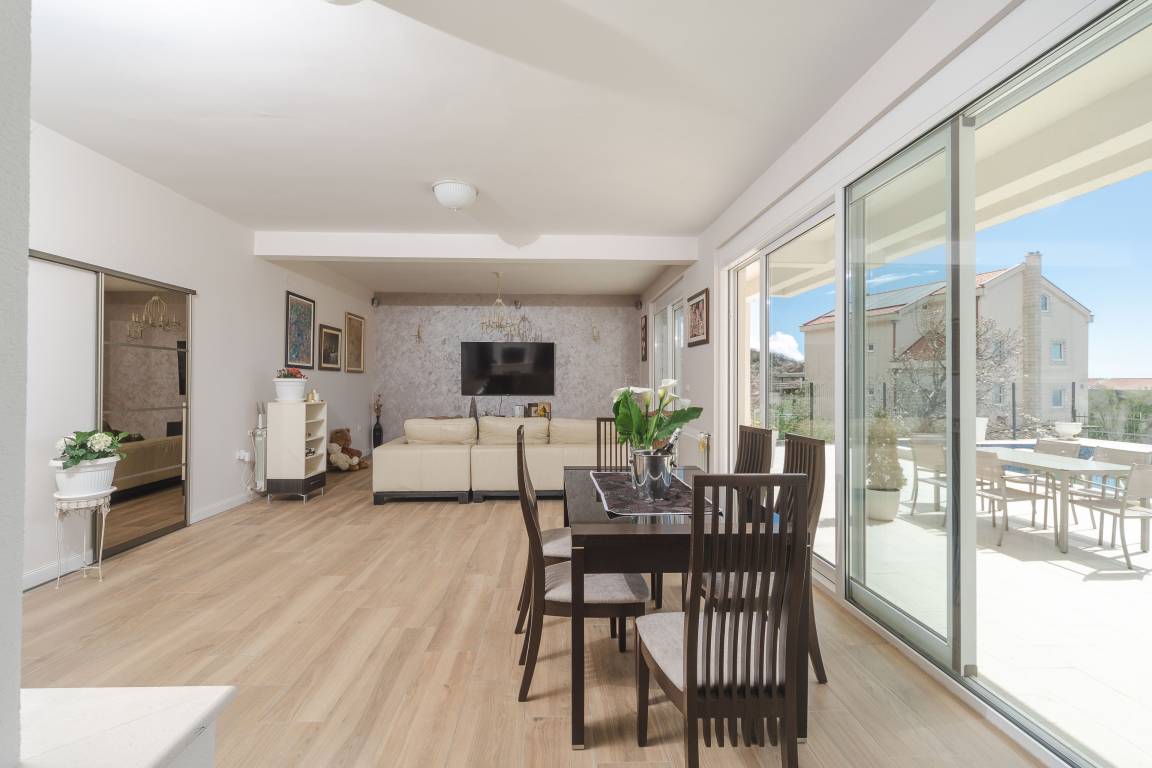Ferienhaus mit Grill, privatem  6 Gäste ∙ 3 Schlafzimmer Budva montenegro