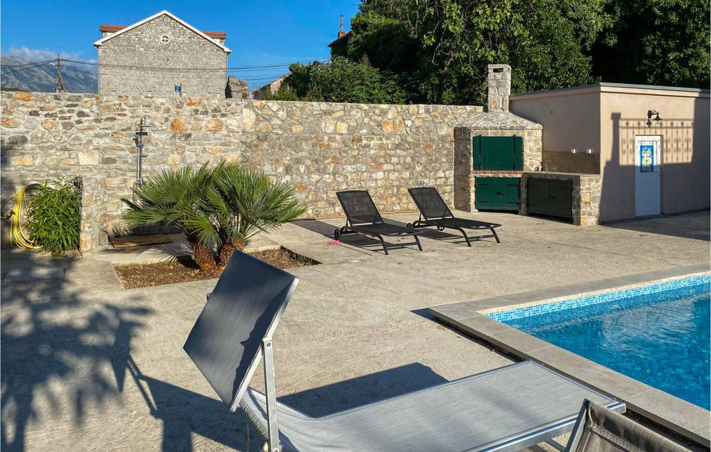 Ferienhaus mit Grill, Terrasse und privatem Pool 6 Gäste ∙ 3 Schlafzimmer Montenegro