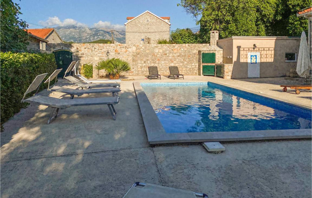 Ferienhaus mit Grill, Terrasse und privatem Pool 6 Gäste ∙ 3 Schlafzimmer Montenegro