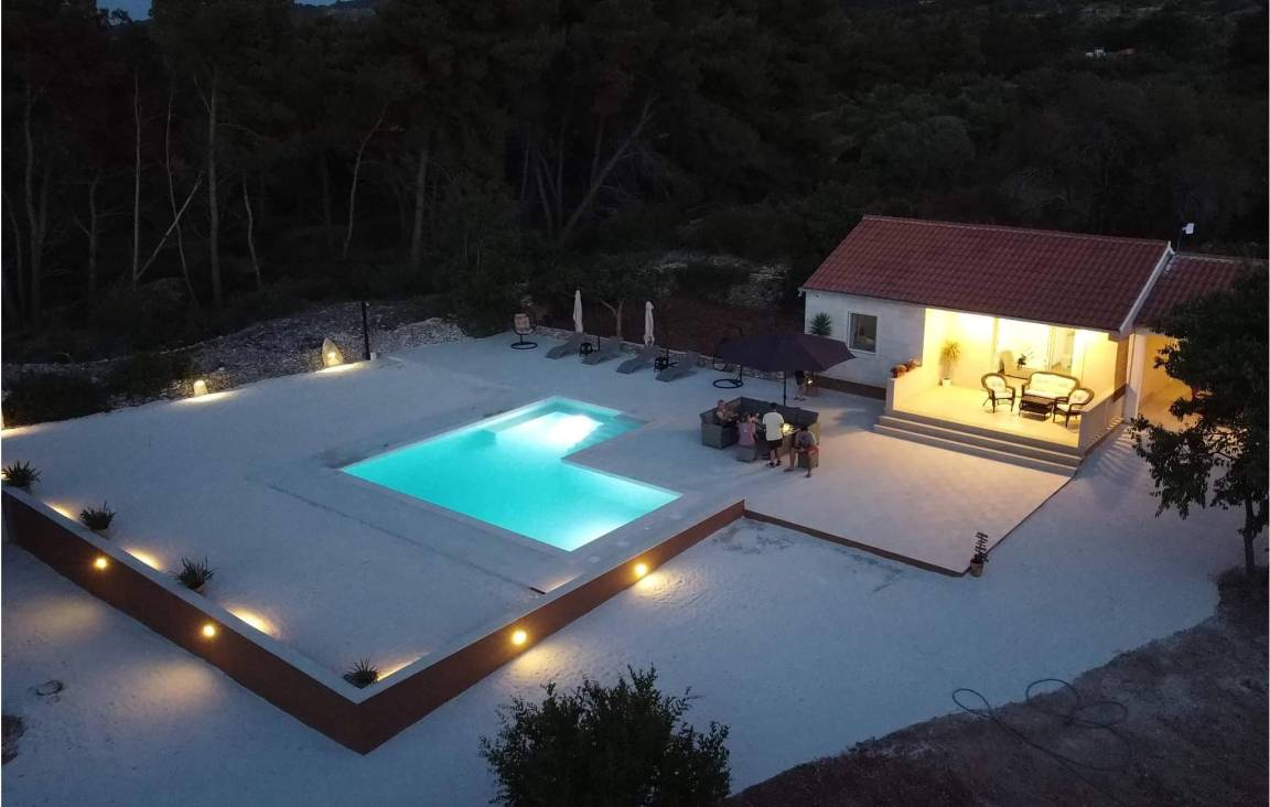 Ferienhaus mit Terrasse, privatem Pool und Grill | Bergblick