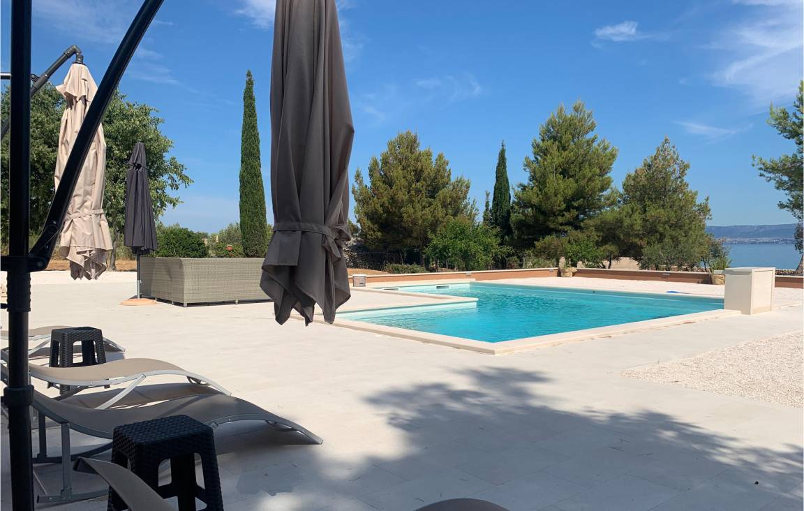 Ferienhaus mit Terrasse, privatem Pool und Grill | Bergblick