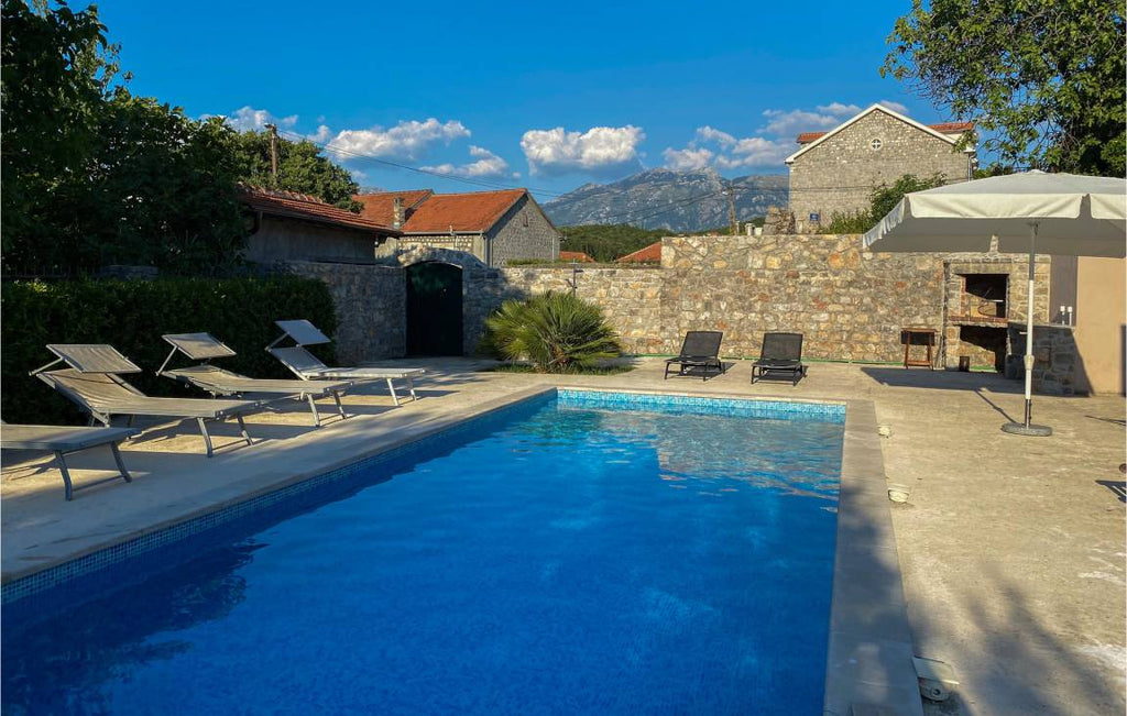 Ferienhaus mit Grill, Terrasse und privatem Pool 6 Gäste ∙ 3 Schlafzimmer Montenegro