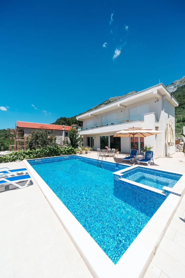 Ferienhaus mit Grill, privatem  6 Gäste ∙ 3 Schlafzimmer Budva montenegro