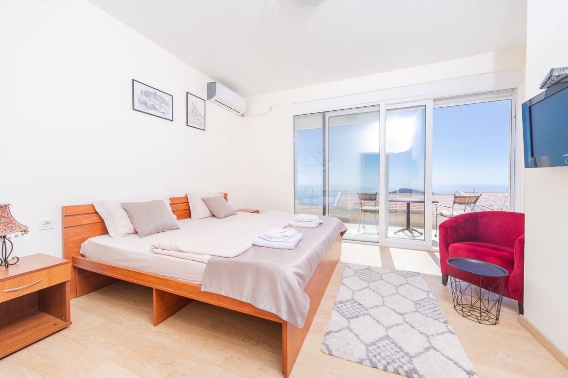 Ferienhaus mit Grill, privatem  6 Gäste ∙ 3 Schlafzimmer Budva montenegro