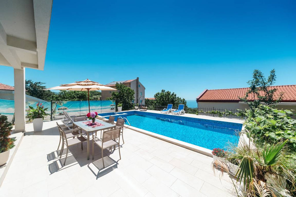 Ferienhaus mit Grill, privatem  6 Gäste ∙ 3 Schlafzimmer Budva montenegro
