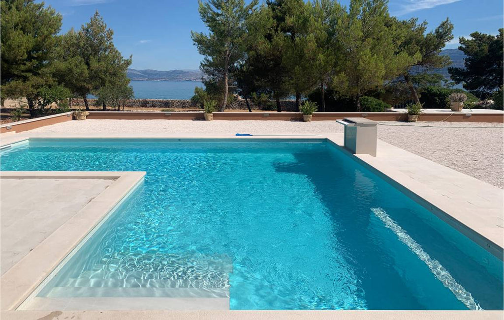 Ferienhaus mit Terrasse, privatem Pool und Grill | Bergblick
