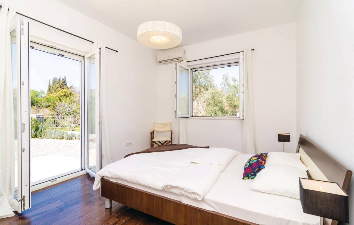 Ferienhaus mit Grill, Terrasse und privatem Pool 6 Gäste ∙ 3 Schlafzimmer Montenegro