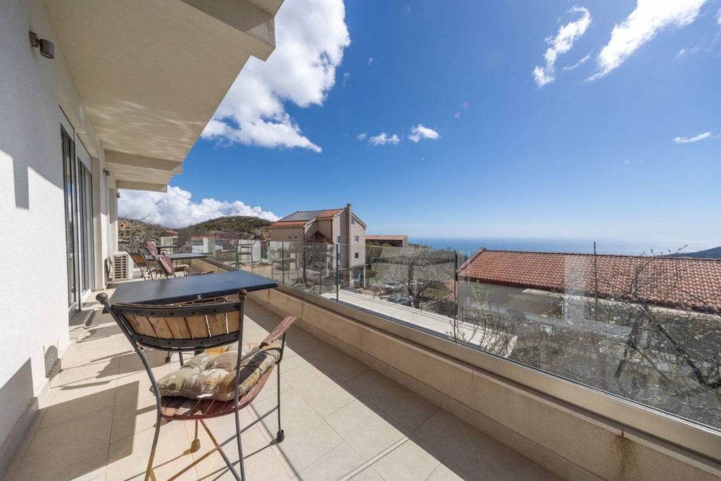Ferienhaus mit Grill, privatem  6 Gäste ∙ 3 Schlafzimmer Budva montenegro