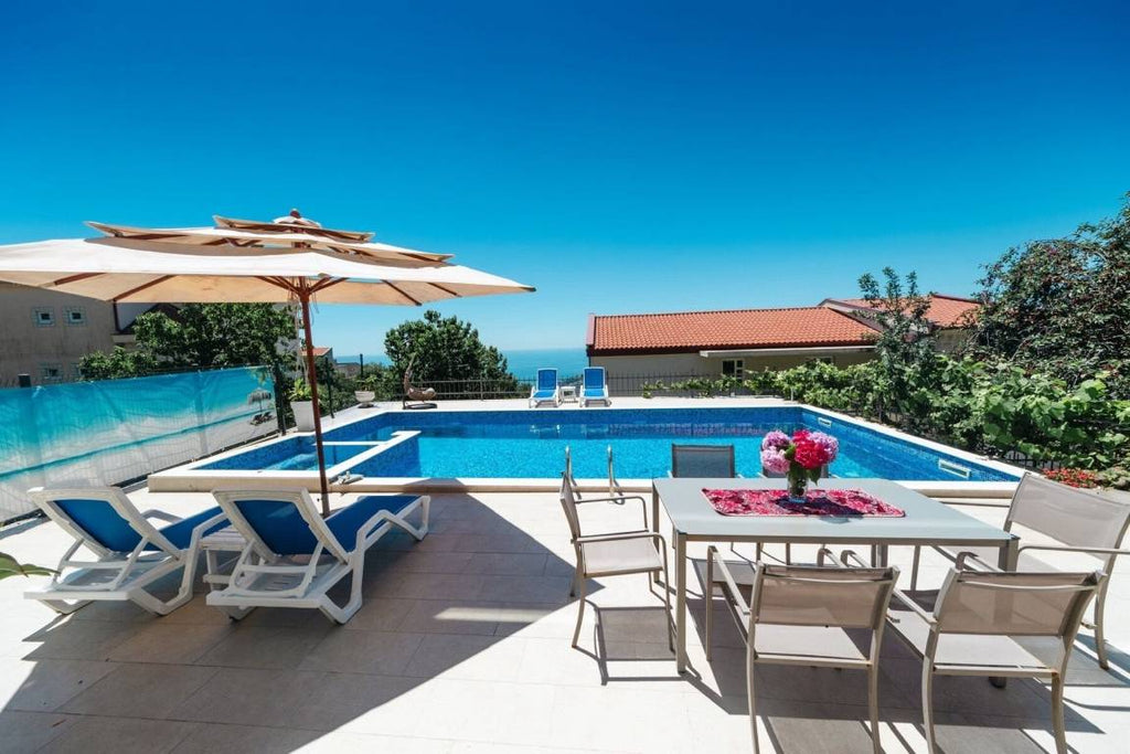 Ferienhaus mit Grill, privatem  6 Gäste ∙ 3 Schlafzimmer Budva montenegro