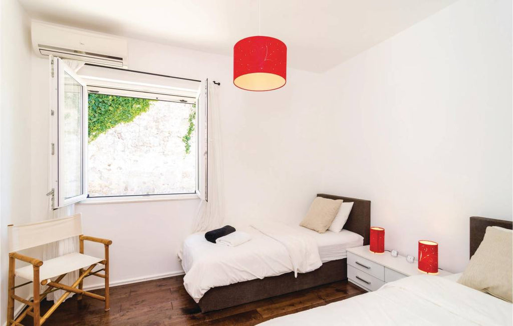 Ferienhaus mit Grill, Terrasse und privatem Pool 6 Gäste ∙ 3 Schlafzimmer Montenegro