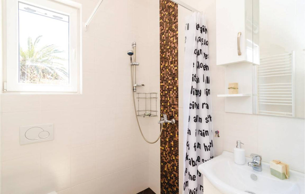Ferienhaus mit Grill, Terrasse und privatem Pool 6 Gäste ∙ 3 Schlafzimmer Montenegro