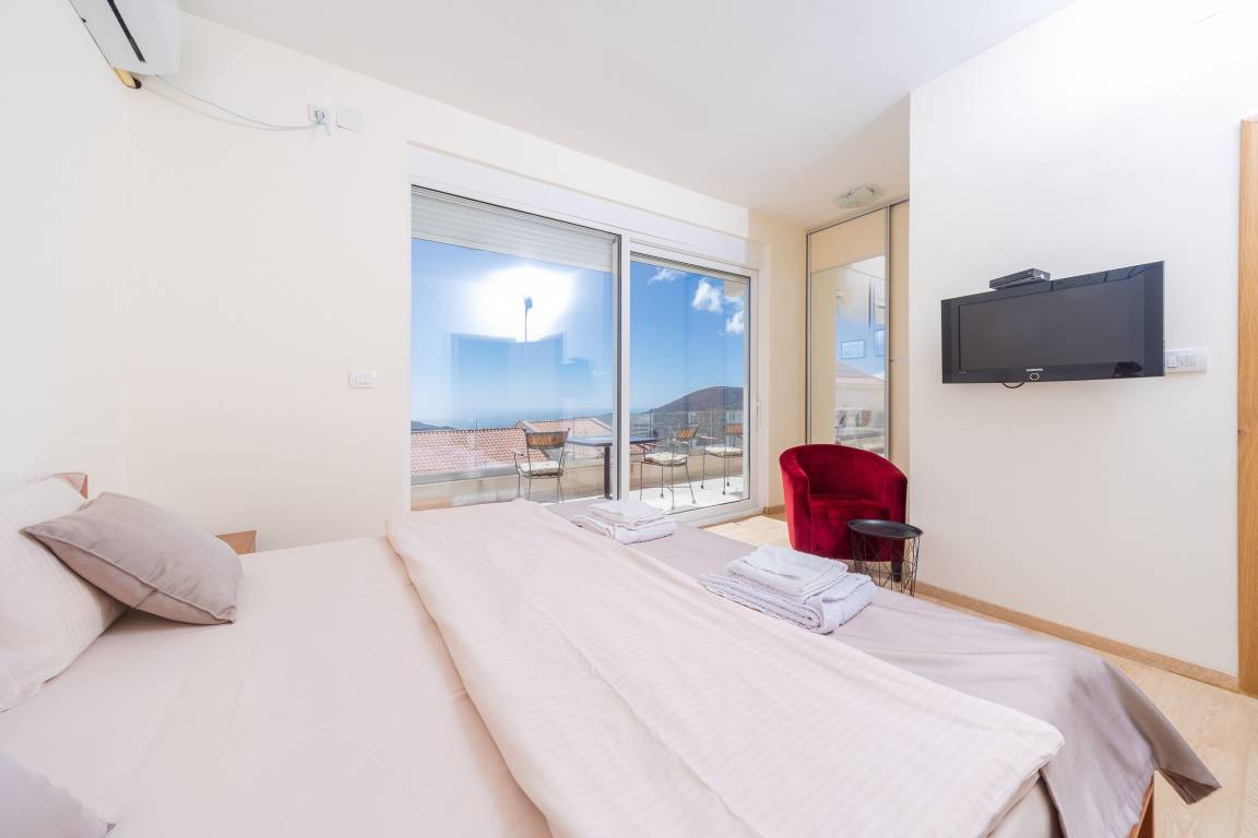 Ferienhaus mit Grill, privatem  6 Gäste ∙ 3 Schlafzimmer Budva montenegro