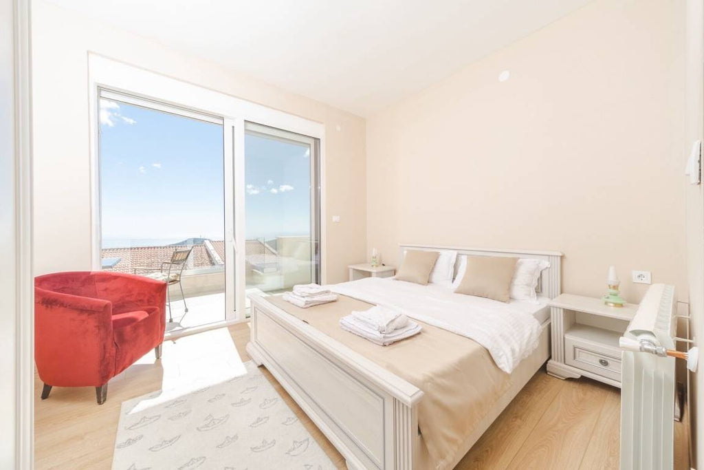Ferienhaus mit Grill, privatem  6 Gäste ∙ 3 Schlafzimmer Budva montenegro