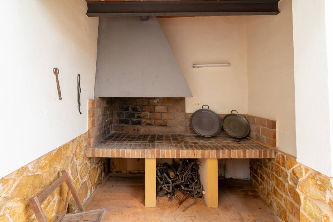 Voll ausgestattetes großzügiges Ferienhaus mit privatem Pool, Garten und Terrasse