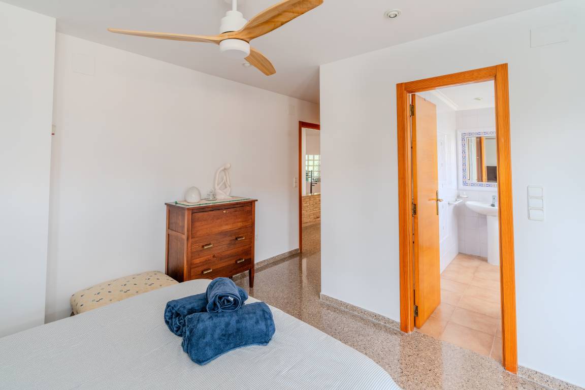 Voll ausgestattetes großzügiges Ferienhaus mit privatem Pool, Garten und Terrasse