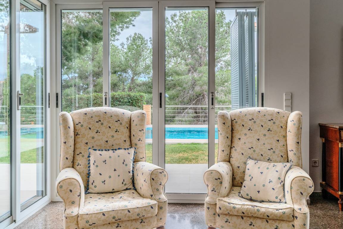 Voll ausgestattetes großzügiges Ferienhaus mit privatem Pool, Garten und Terrasse