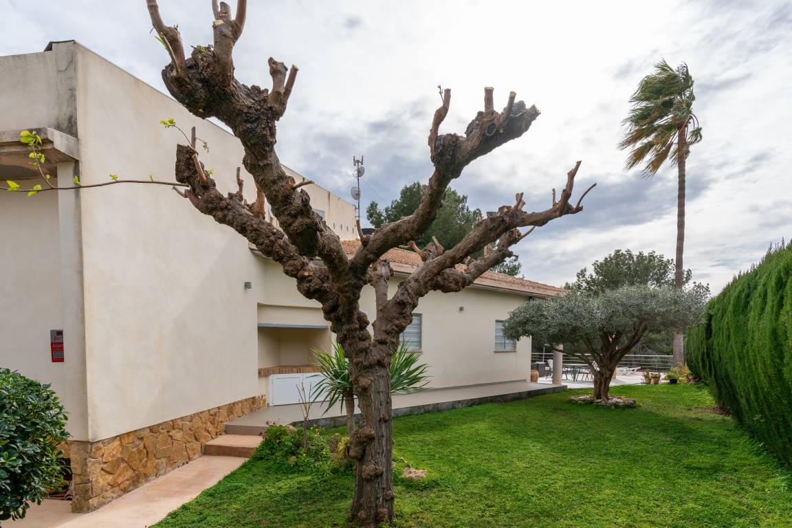Voll ausgestattetes großzügiges Ferienhaus mit privatem Pool, Garten und Terrasse
