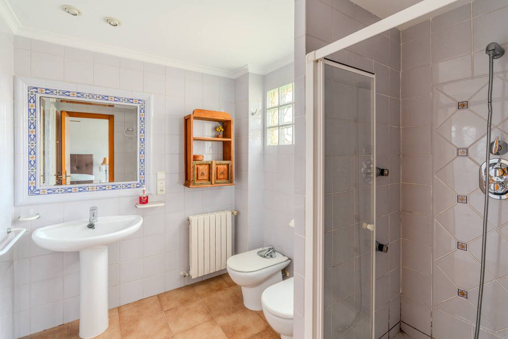 Voll ausgestattetes großzügiges Ferienhaus mit privatem Pool, Garten und Terrasse