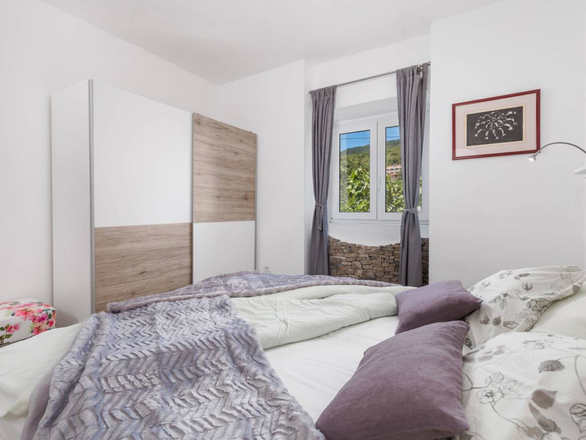 Ferienhaus  7 Gäste  ∙ 3 Schlafzimmer Sveta Jelena, Kroatien