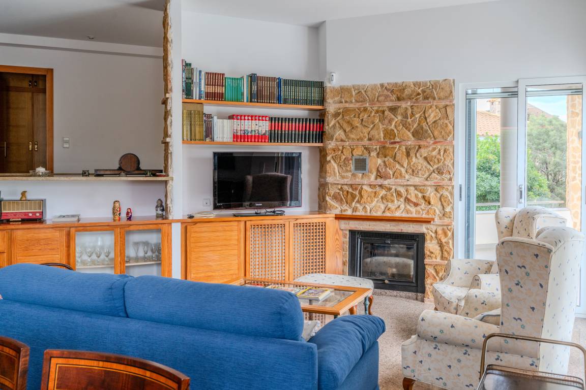 Voll ausgestattetes großzügiges Ferienhaus mit privatem Pool, Garten und Terrasse