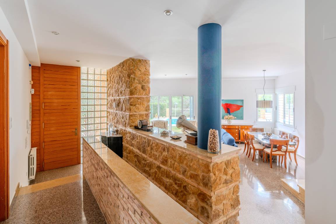 Voll ausgestattetes großzügiges Ferienhaus mit privatem Pool, Garten und Terrasse