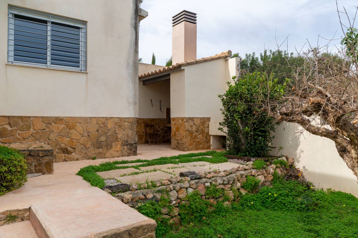 Voll ausgestattetes großzügiges Ferienhaus mit privatem Pool, Garten und Terrasse