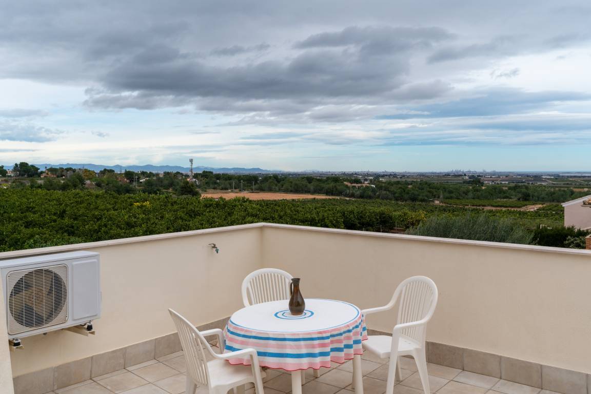 Voll ausgestattetes großzügiges Ferienhaus mit privatem Pool, Garten und Terrasse