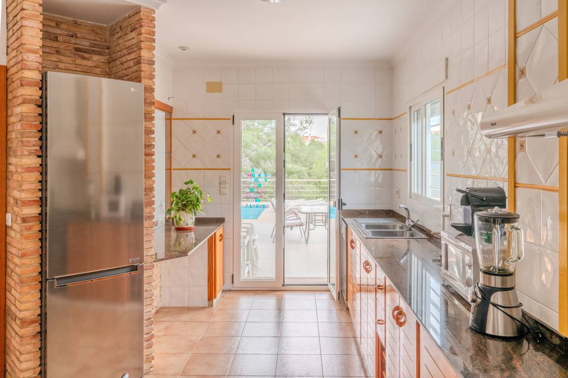 Voll ausgestattetes großzügiges Ferienhaus mit privatem Pool, Garten und Terrasse