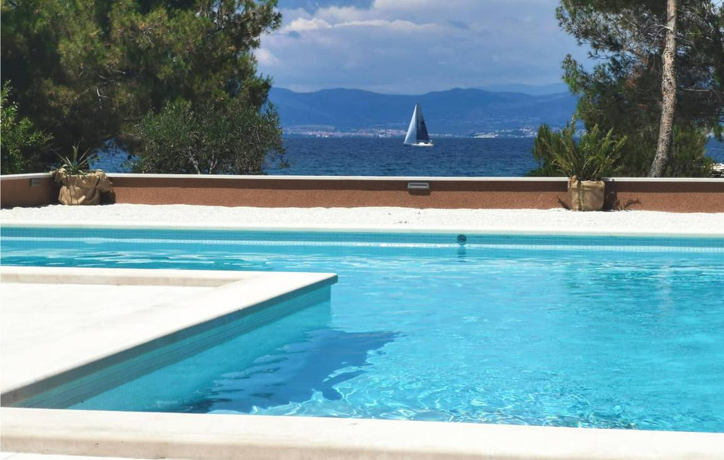 Ferienhaus mit Terrasse, privatem Pool und Grill | Bergblick