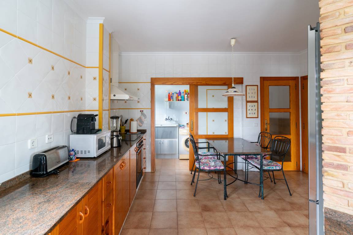Voll ausgestattetes großzügiges Ferienhaus mit privatem Pool, Garten und Terrasse