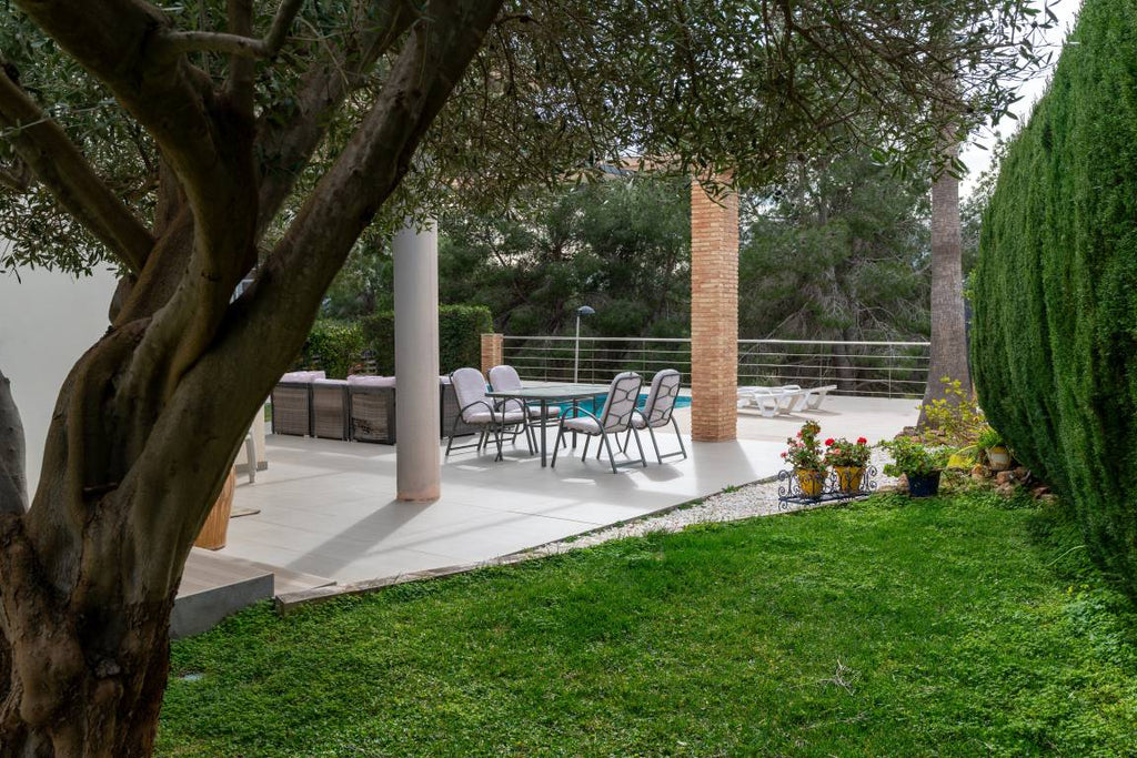 Voll ausgestattetes großzügiges Ferienhaus mit privatem Pool, Garten und Terrasse