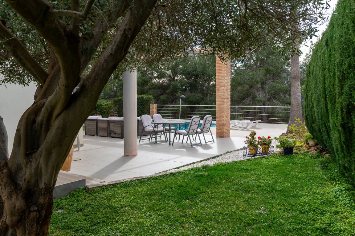 Voll ausgestattetes großzügiges Ferienhaus mit privatem Pool, Garten und Terrasse