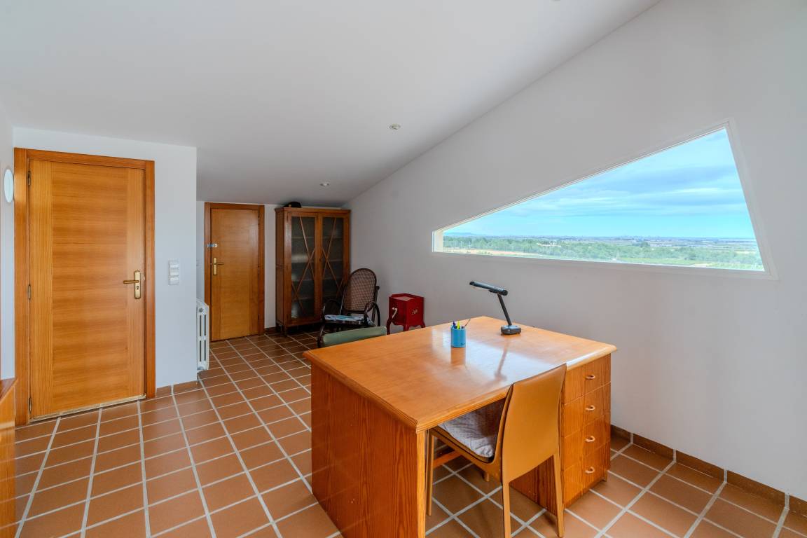 Voll ausgestattetes großzügiges Ferienhaus mit privatem Pool, Garten und Terrasse