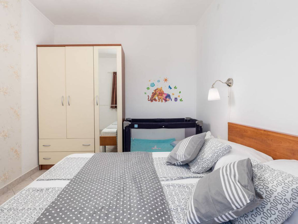 Ferienhaus  7 Gäste  ∙ 3 Schlafzimmer Sveta Jelena, Kroatien