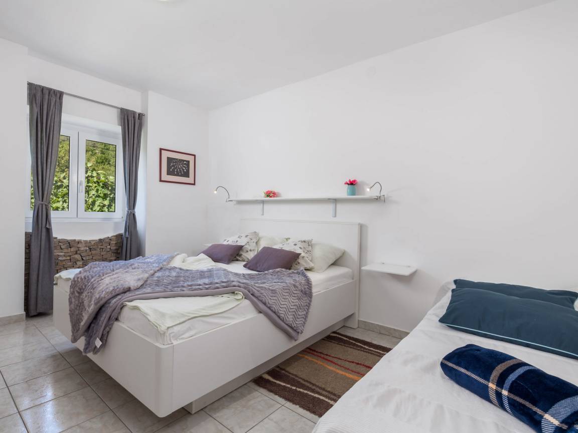 Ferienhaus  7 Gäste  ∙ 3 Schlafzimmer Sveta Jelena, Kroatien