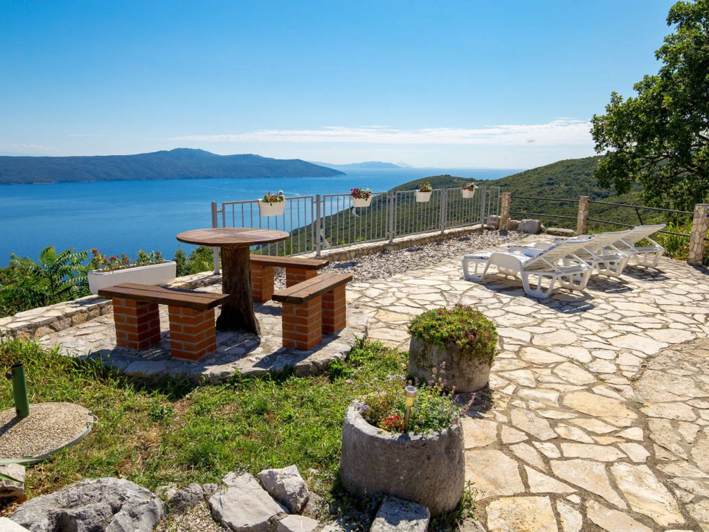Ferienhaus  7 Gäste  ∙ 3 Schlafzimmer Sveta Jelena, Kroatien