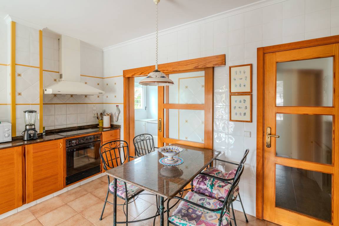 Voll ausgestattetes großzügiges Ferienhaus mit privatem Pool, Garten und Terrasse